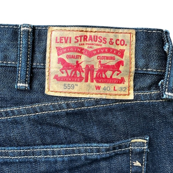 Vtg 90s Levi’s 559 Dark Wash Relaxed Straight Jeans 40x32 - Picture 4 of 8